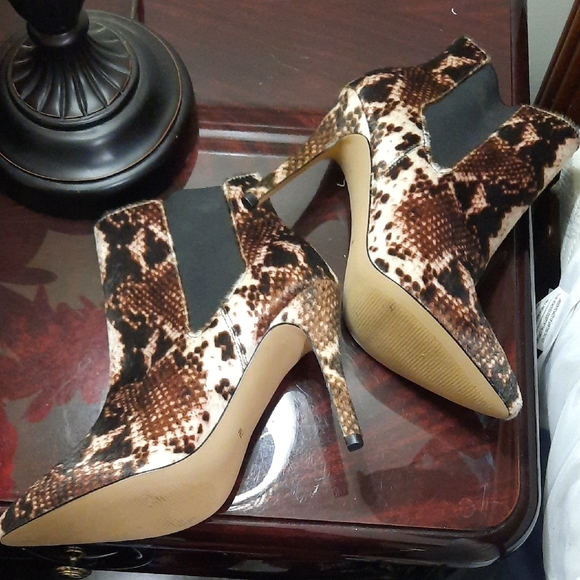 Neiman Marcus Brown Snake Print Heeled Boots - Picture 4 of 8